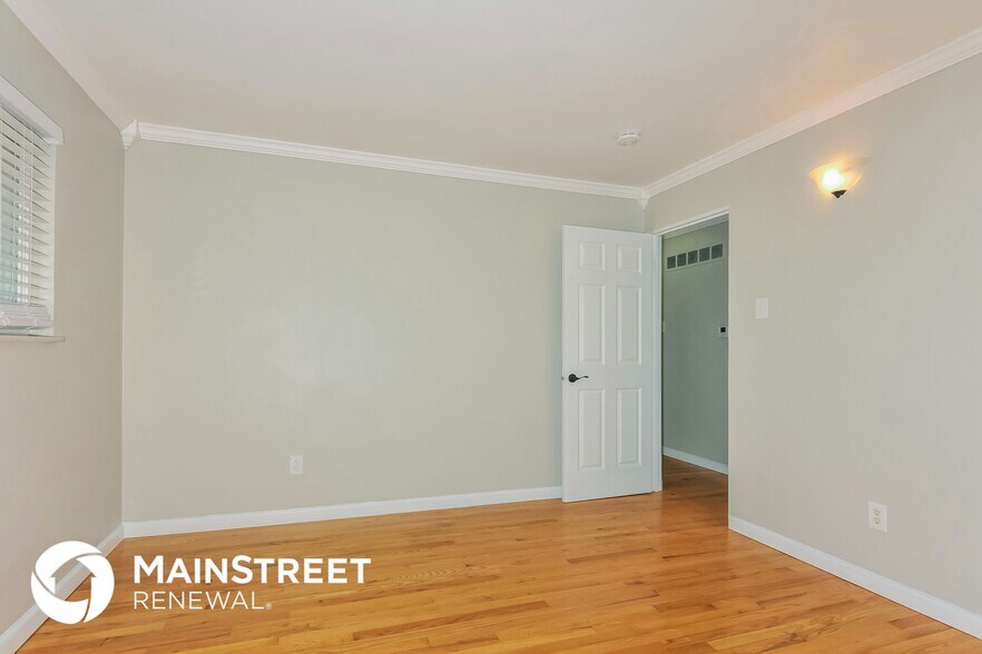 Building Photo - 535 Ryan Dr