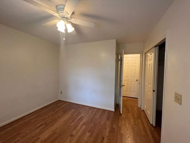 Building Photo - 6-7 month lease term!!! Popular town home ...