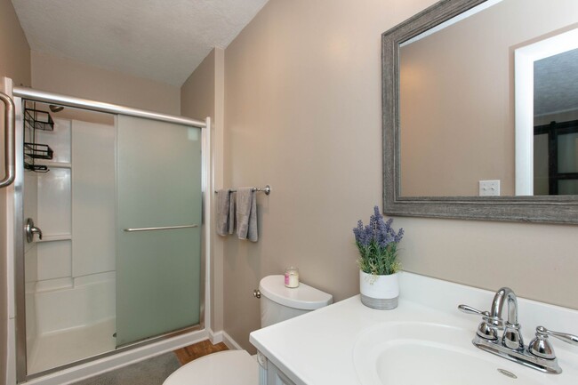 Building Photo - 3BR/2BA Home with Detached Garage – Fletch...