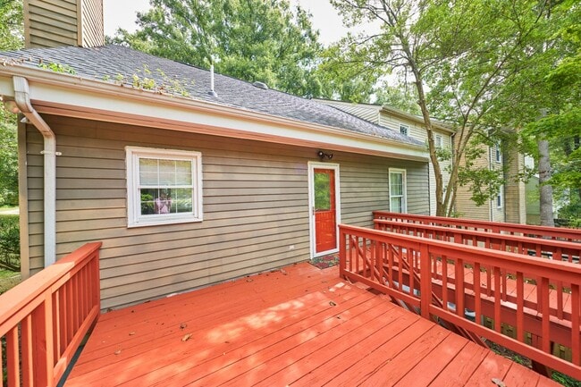 Building Photo - 9900 Kingsbridge Dr