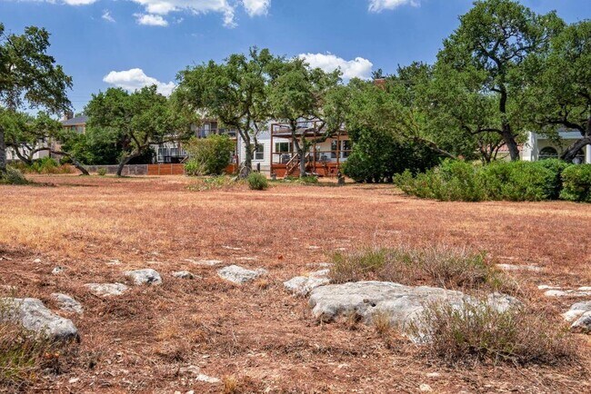 Building Photo - 5511 Courtyard Dr