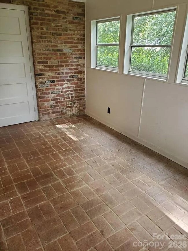 Building Photo - 4520 Holbrook Dr