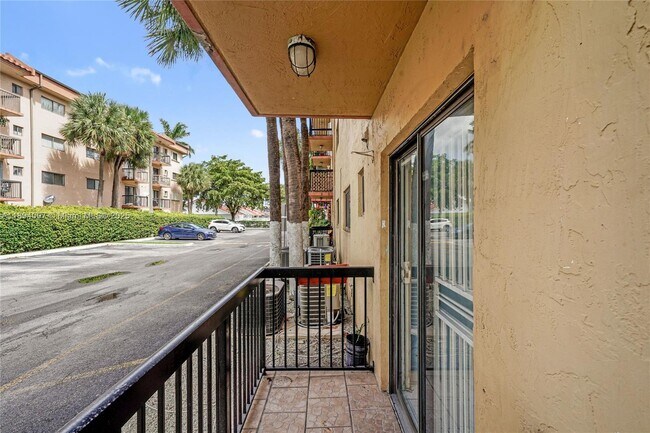 Building Photo - 5490 W 21st Ct