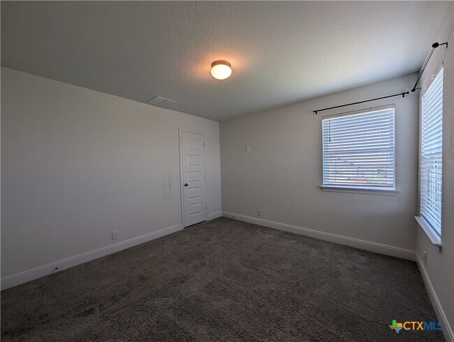 Building Photo - 2935 Aller