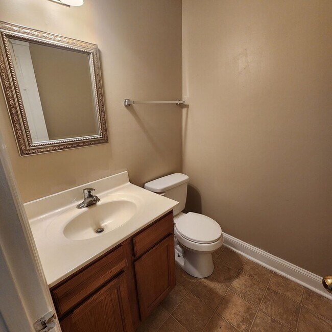 Building Photo - Morehead City Townhouse