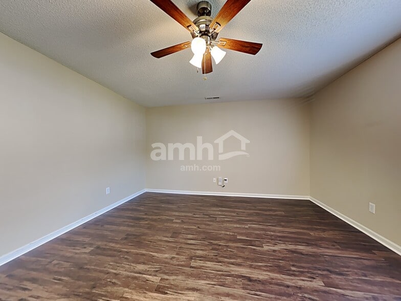 Building Photo - 133 Broken Branch Dr