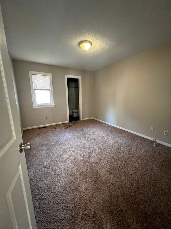 Building Photo - 123 Harper St