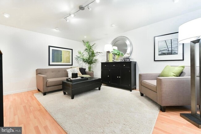 Building Photo - 1843 Mintwood Pl NW