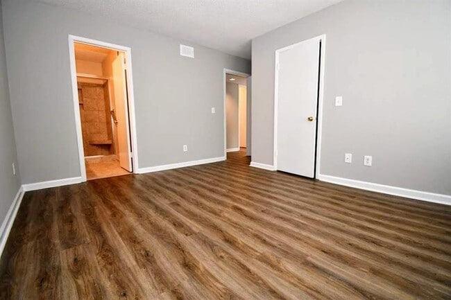 Building Photo - 1605 Huntingdon Chase