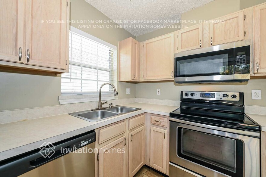 Building Photo - 13757 Sea Mist Dr