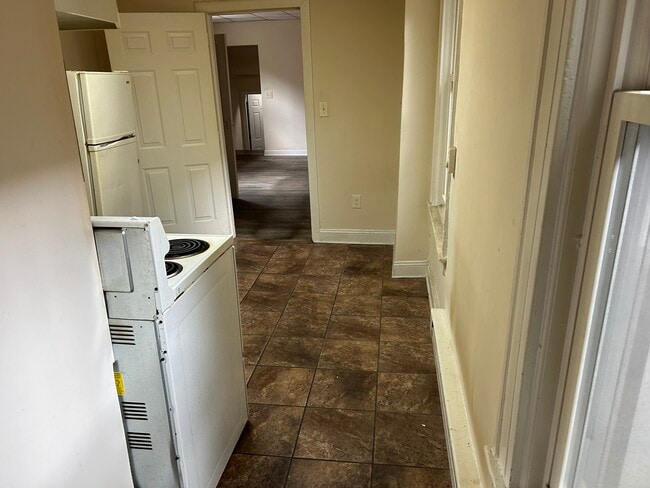 Building Photo - 940 Broad St