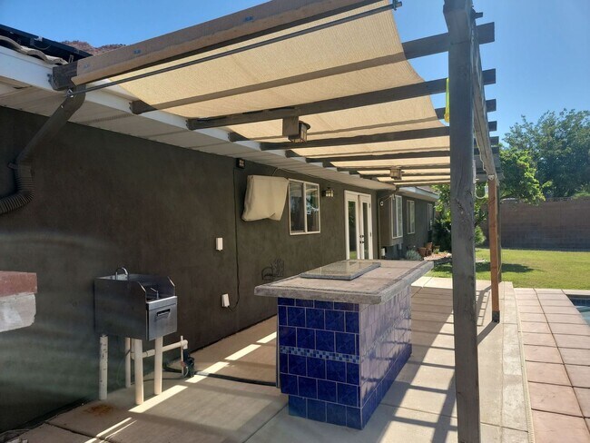 Building Photo - Stunning 4 Bedroom Home in Ivins with Red ...