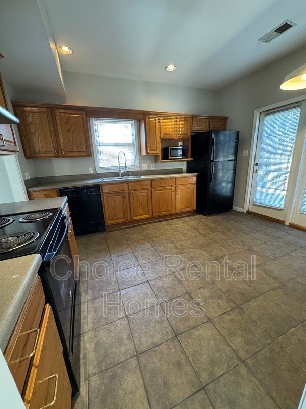 Building Photo - 1945 Stonebrook Lane