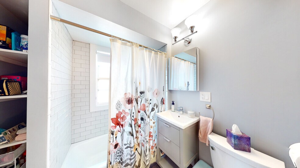 Building Photo - 70 Hudson St