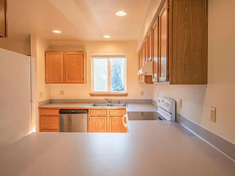 Building Photo - 1220 Ave A