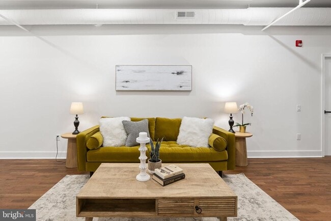 Building Photo - 240 Hermitage St