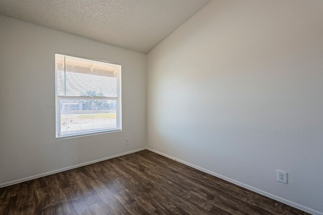 Building Photo - 5821 N 59th Dr