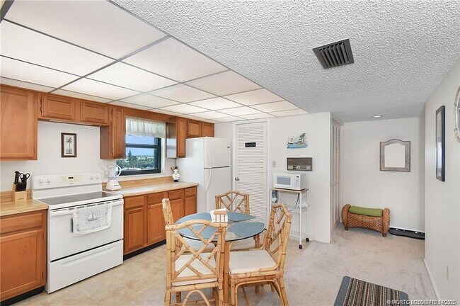 Building Photo - 10200 S Ocean Dr