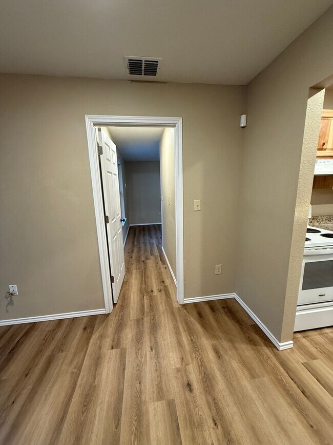 Building Photo - NEW ON MARKET