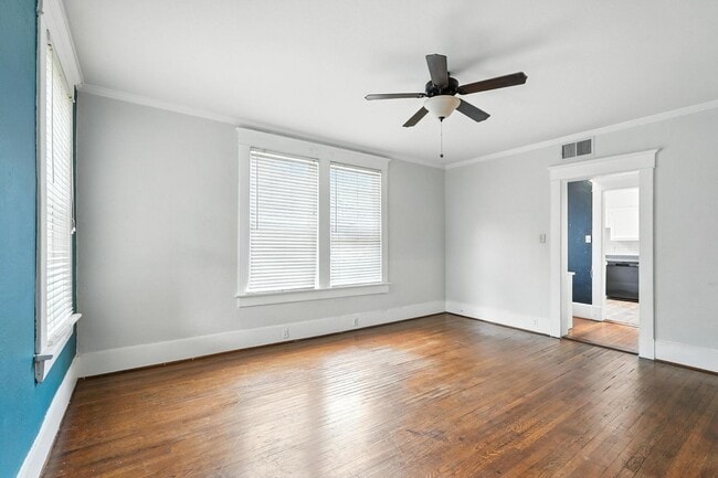 Building Photo - Beautiful 3-Bedroom Triplex in the Munger ...