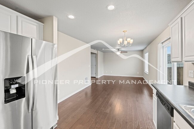 Building Photo - 3-Bedroom, 2.5 Bath Home in Desirable Lors...