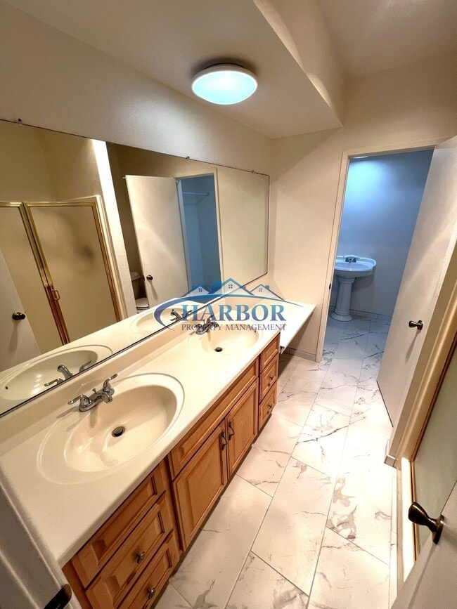 Building Photo - Charming Townhome in the Desirable Mirales...