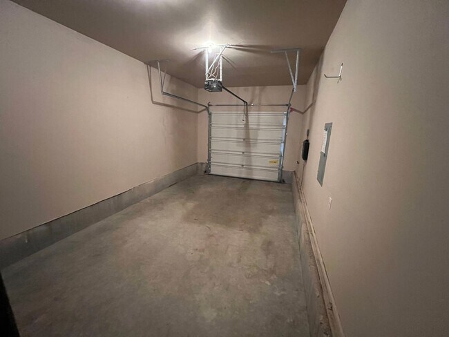 Building Photo - 747-747 SE Tampa St