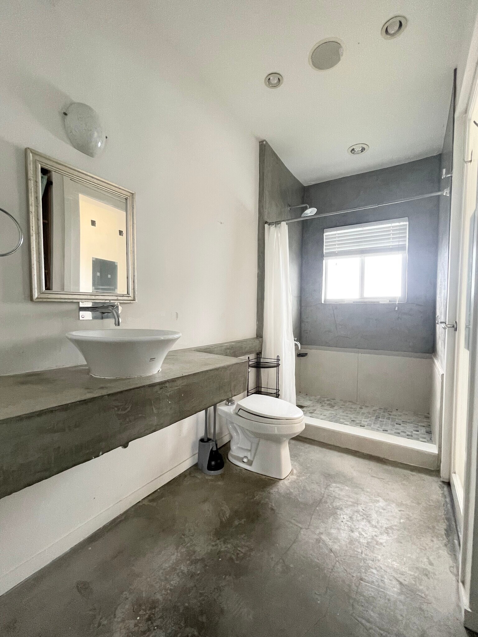 Building Photo - 1840 James Ave