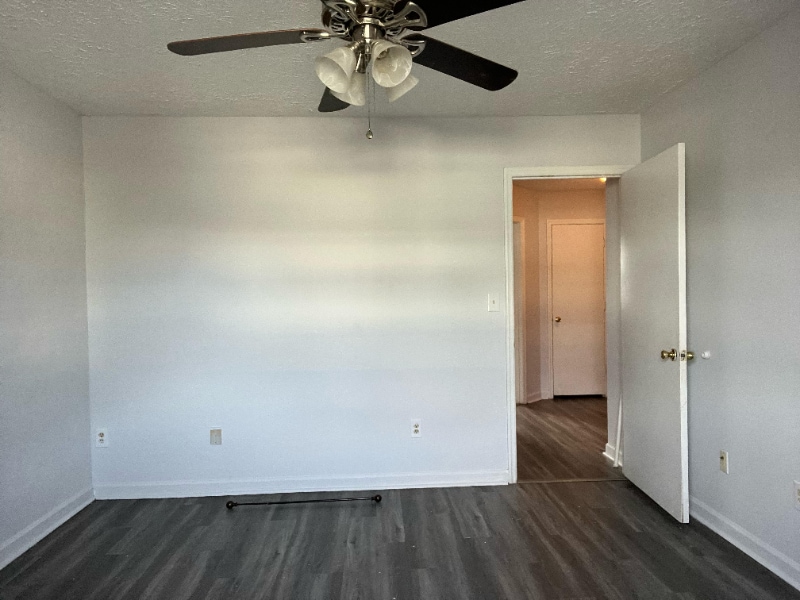 Building Photo - 1215 Shalom Dr