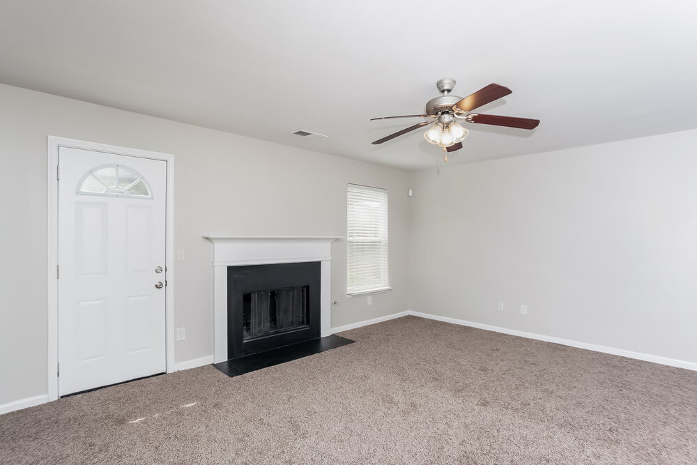 Building Photo - 2420 Valley Creek Dr