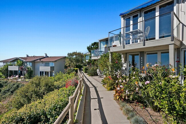 Building Photo - 6240 Tapia Dr