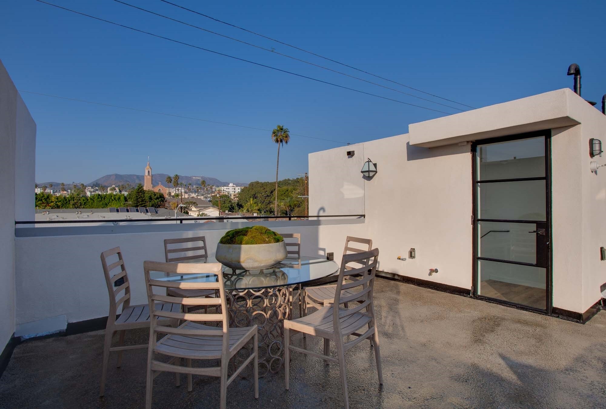 Building Photo - 1260 N Las Palmas Ave