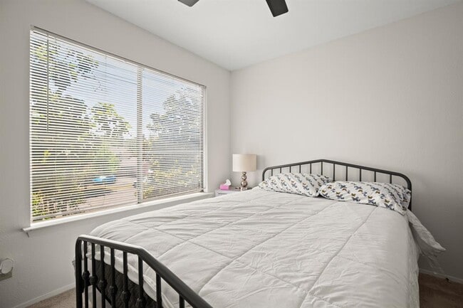 Building Photo - 901 Silver Quail Ln