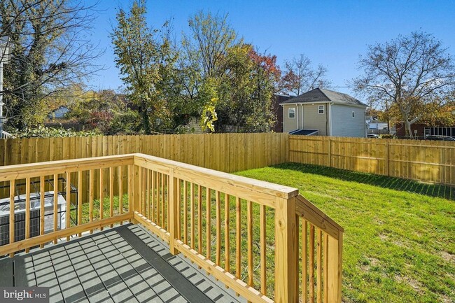 Building Photo - 4421 Kane Pl NE