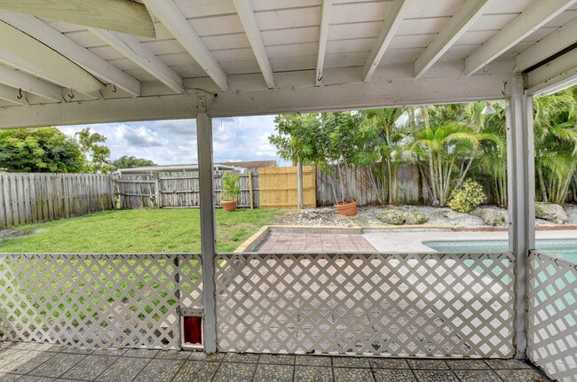 Building Photo - 4163 NW 2nd Ct