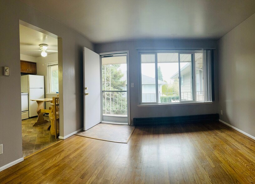 Building Photo - 521 Ave D