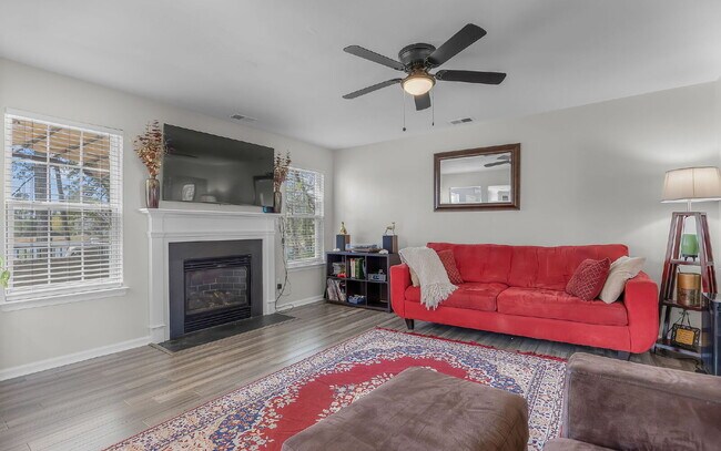 Building Photo - Waterfront Rental