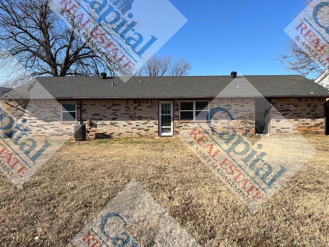 Building Photo - Spacious Harrah Home