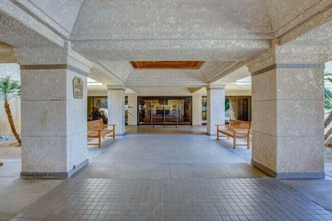 Building Photo - 688 Vista Lago Cir N