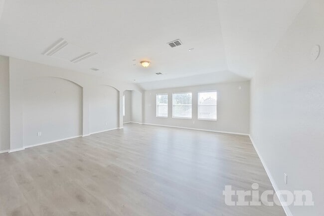 Building Photo - 522 Golden Bell Dr