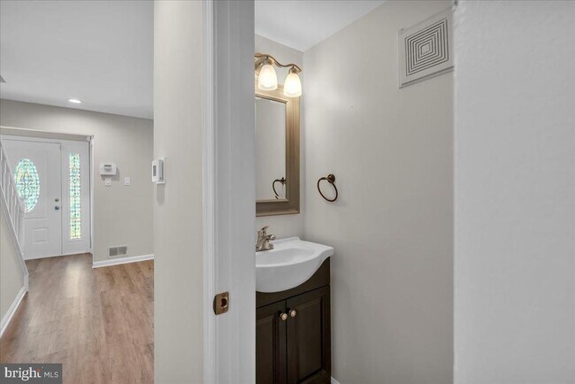 Building Photo - 110 Downing Ct