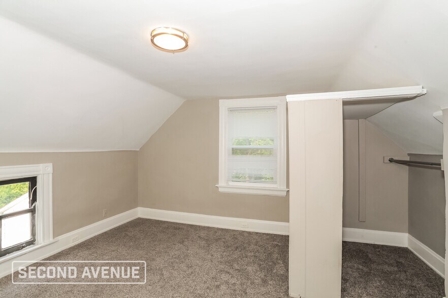 Building Photo - 1233 Dewey Ave