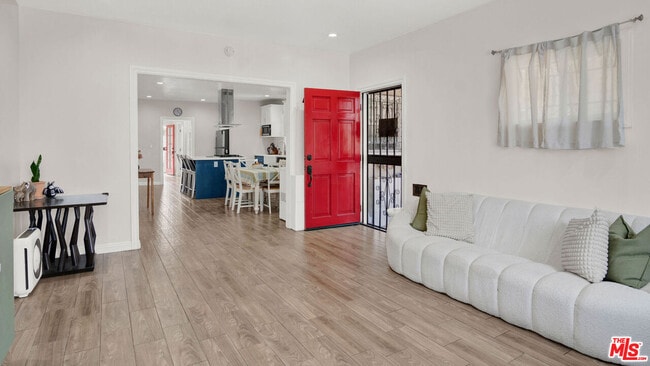 Building Photo - 252 E 47th St