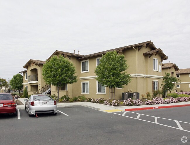 Building Photo - Sommerset Place