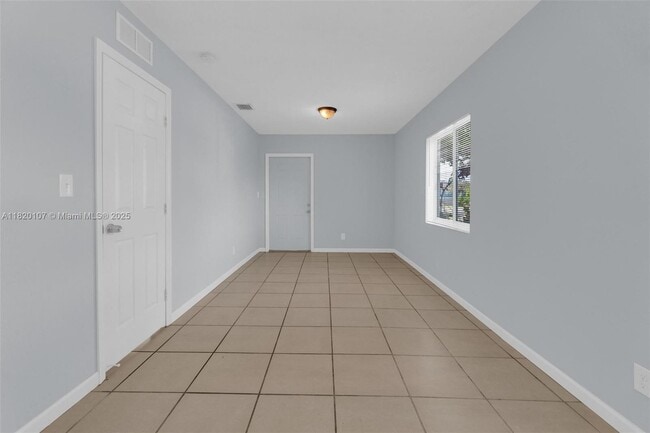 Building Photo - 1430 NW 27th Ave