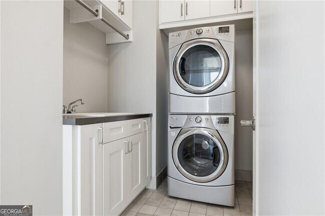 Building Photo - 1065 Peachtree St NE