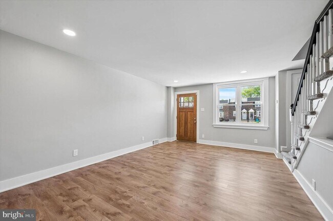 Building Photo - 306 Pine St
