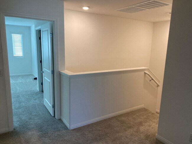 Building Photo - 12285 Glass Desert Rd