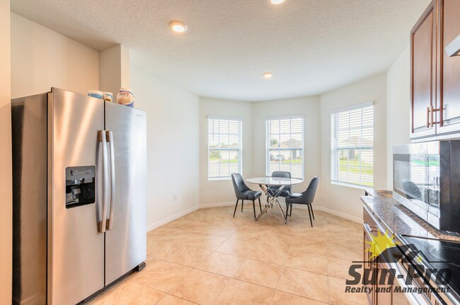 Building Photo - 2007 Glenbrooke Rd.