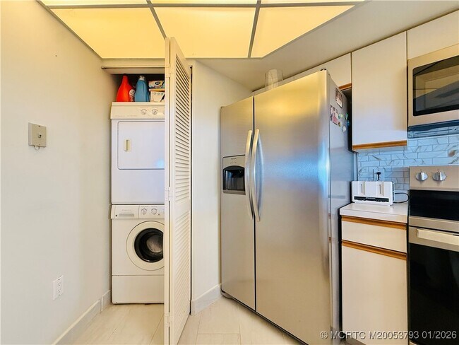 Building Photo - 8800 S Ocean Dr
